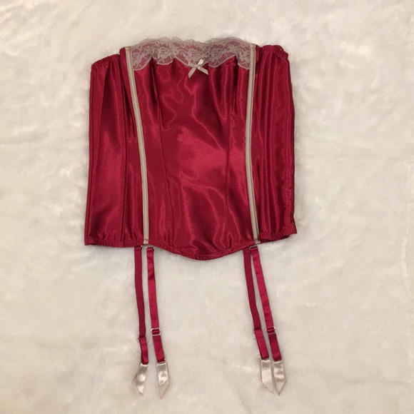 Shirley of Hollywood  Stretch satin and scallop - Picture 2 of 6